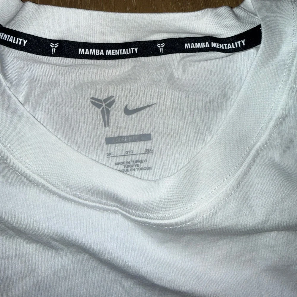 NWOT Nike‎ White Kobe Short Sleeve Tee with Black Logos